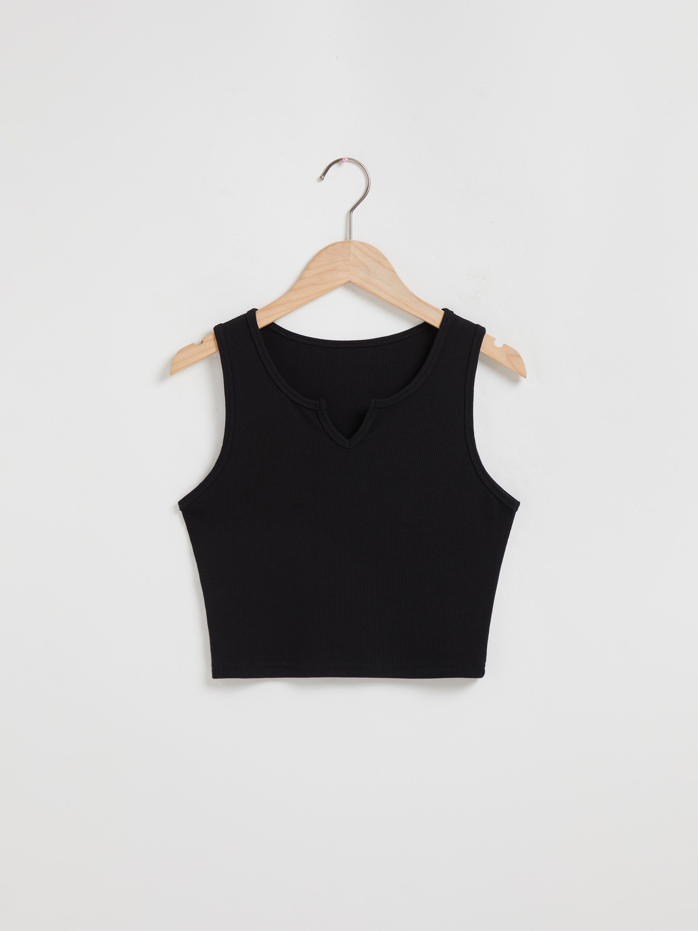 Plain Fabric: Viscose Black Girls Sleeveless Tank Top at Rs 120/piece in  New Delhi