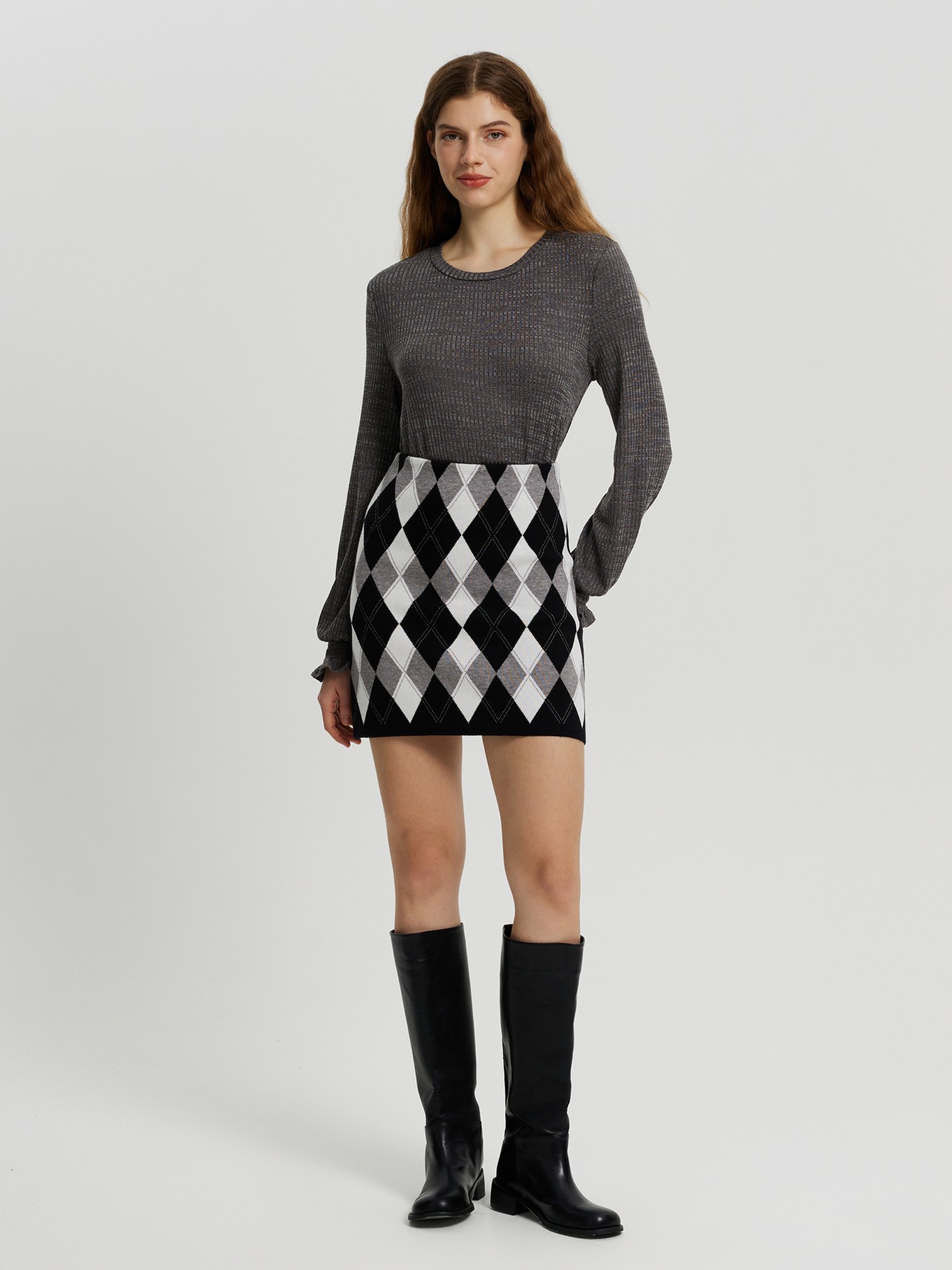 Black and clearance white knit skirt