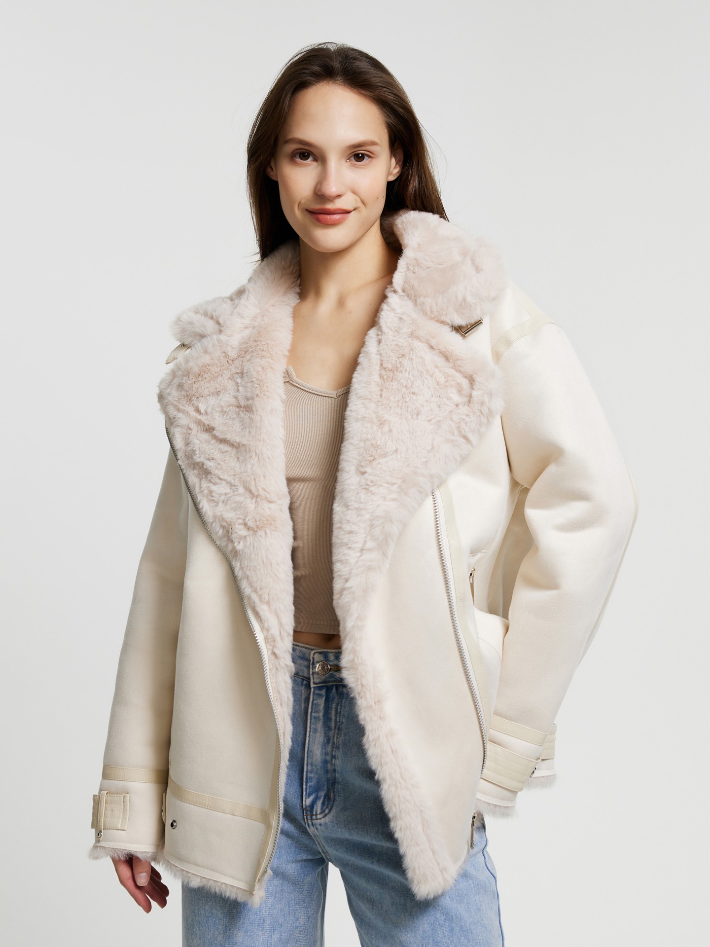 Buttoned Faux Fur Coat丨Urbanic