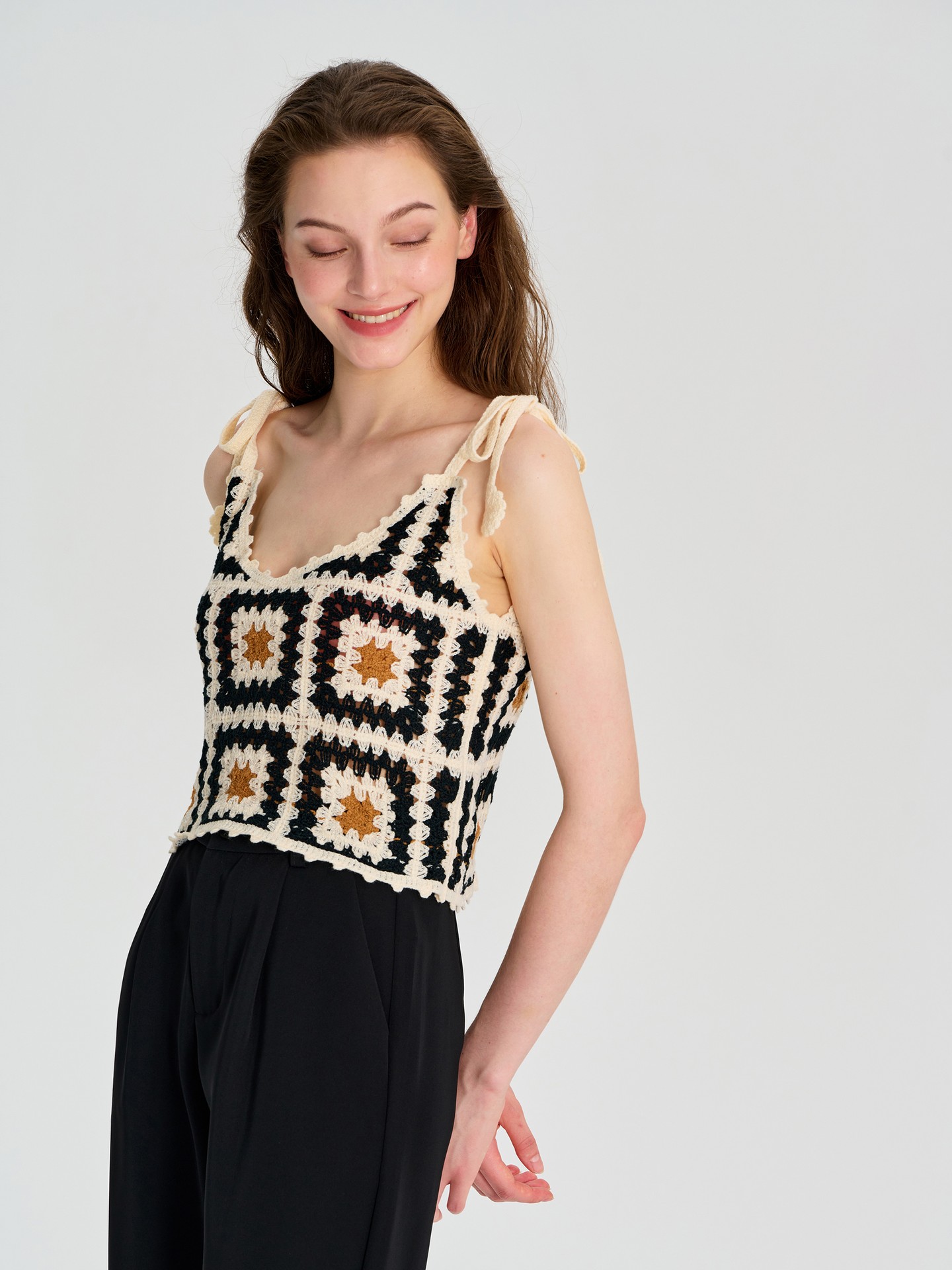 Stradivarius knit crochet top, Women's Fashion, Tops, Sleeveless